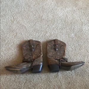 Women’s cowboy boots size 7 with hearts